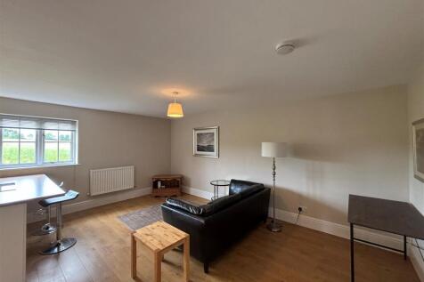 Tews End Cottage - Living.jpg
