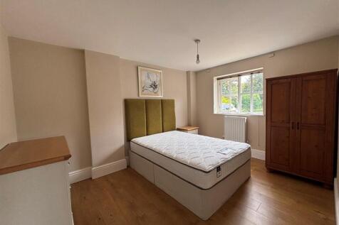 Tews End Cottage - Bedroom.jpg