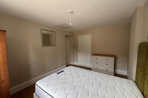 Tews End Cottage - Bedroom (1).jpg