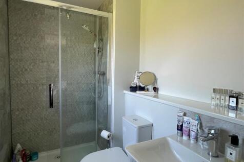 12 Timms Lane - En-Suite.jpg