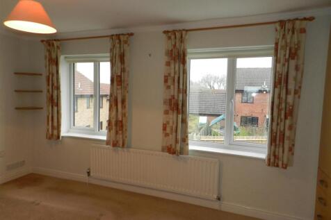 19 Livingstone Road bedroom 1.JPG