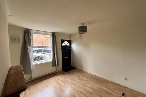 16 Church Street - Lounge 2.jpg