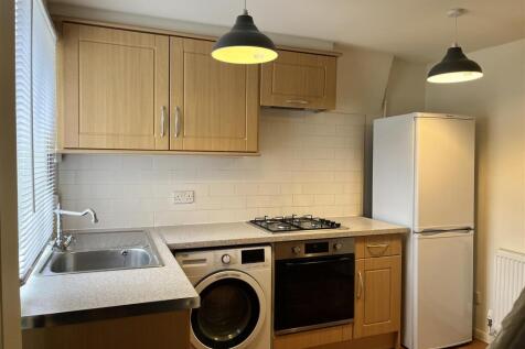 16 Church Street - Kitchen 2.jpg