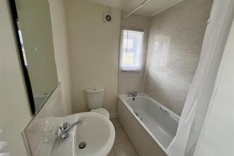 16 Church Street - Bathroom.jpg