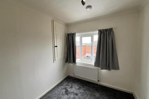 16 church Street - Bed 1 (1).jpg