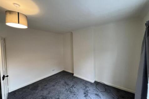 16 Church Street - Bed 2 (1).jpg