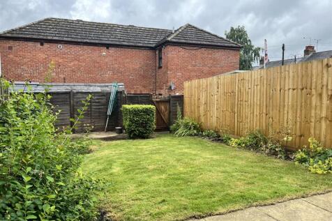 16 Church Street - Garden 1.jpg