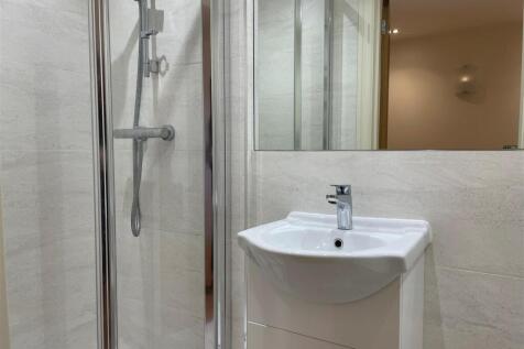 28a Roman Corner - En-Suite.jpg
