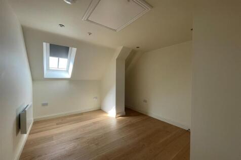 36 Moat House - Bed 1.jpg