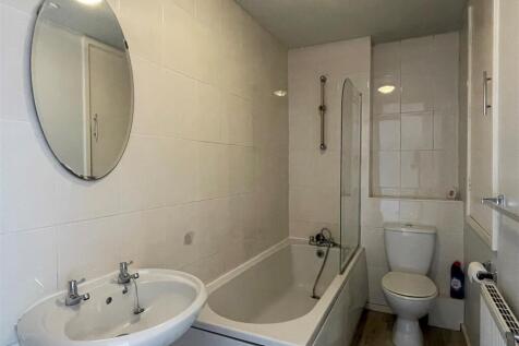 73 Christchurch Drive - Bathroom.jpg