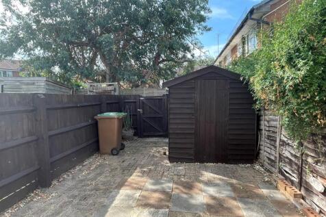 73 Christchurch Drive - Garden.jpg