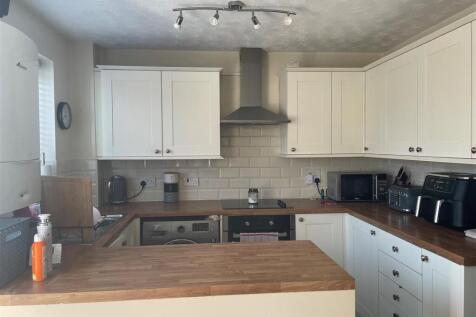 1 Madden Place - Kitchen.jpg