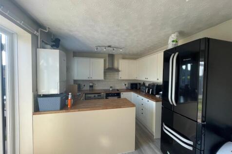 1 Madden Place - Kitchen (1).jpg