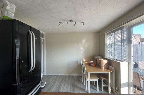 1 Madden Place - Kitchen Diner.jpg