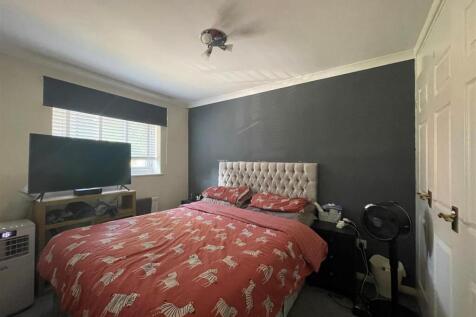 1 Madden Place - Bed 1.jpg
