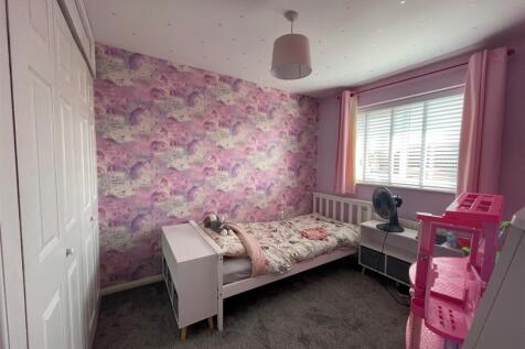 1 Madden Place - Bed 2.jpg