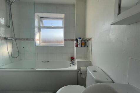 1 Madden Place - Bathroom.jpg