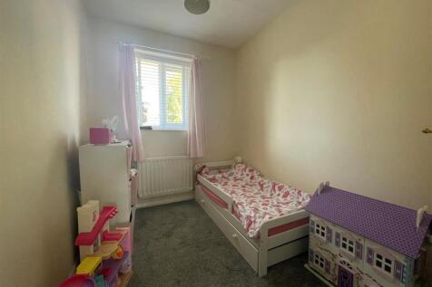 1 Madden Place - Bed 3.jpg