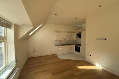 43 Moat Lane - Kitch Dine Living.jpg