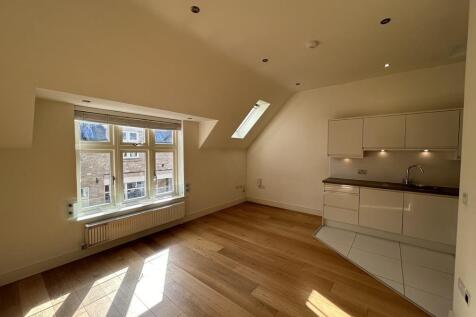 43 Moat Lane - Kitch Dining LIving.jpg