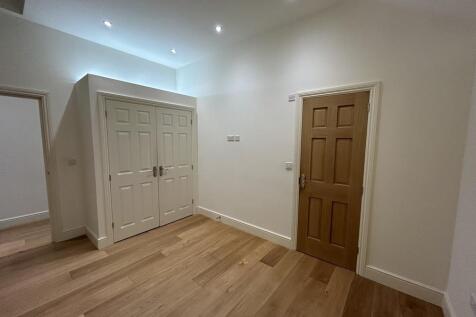 43Moat Lane - Bedroom 1.jpg