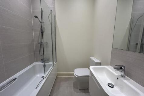 43 Moat Lane - Bathroom.jpg