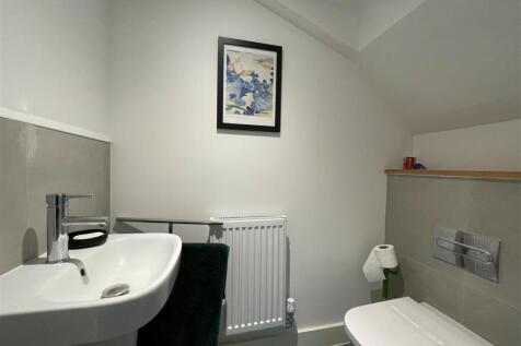 48 Wren Way - WC.jpg
