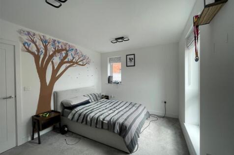 48 Wren Way - Bed 1.jpg
