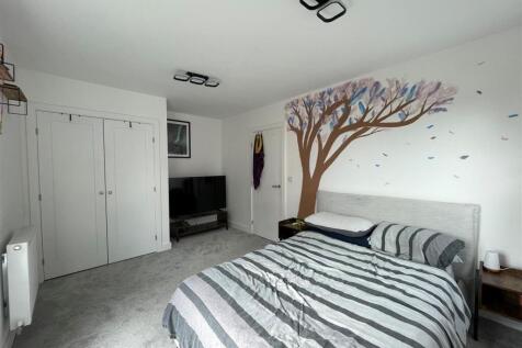 48 Wren Way - Bed 1 (2).jpg