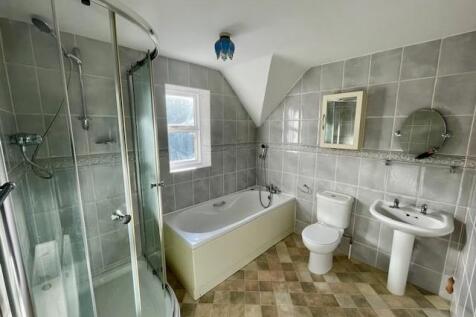Archway Cottage Bathroom 2.jpg