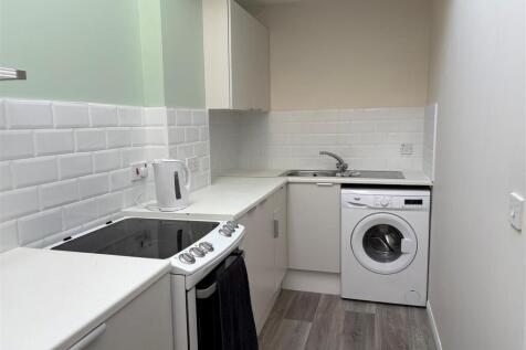 4 Wardens Lodge - Kitchen.jpg