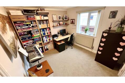 Office / Bed&#39; Five