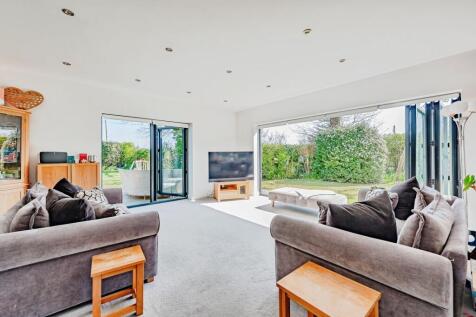 Lounge/Family/Games