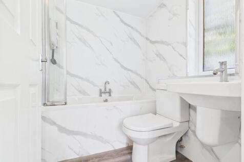 Parkhouse Bathroo...