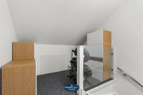 bedroom 1 landing
