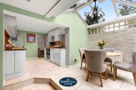 dining area/kitchen