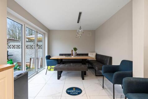 kitchen/dining room