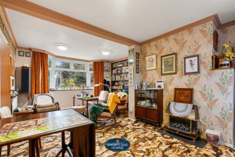 lounge/dining room