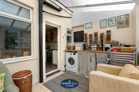 sun room/utility