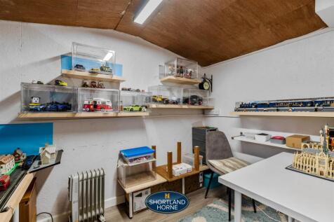 Garage / Workshops