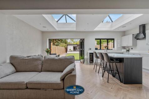 kitchen/dining room/family room