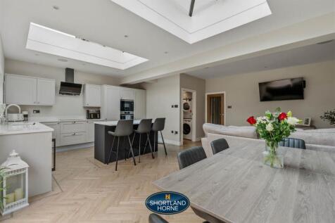 kitchen/dining room/family room