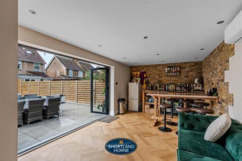 bar/garden room