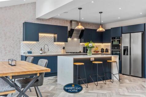kitchen/dining/family room