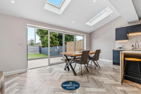 kitchen/dining/family room