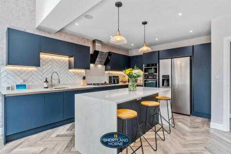 kitchen/dining/family room