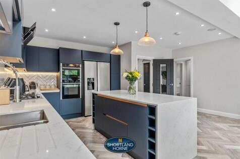 kitchen/dining/family room