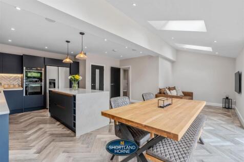 kitchen/dining/family room