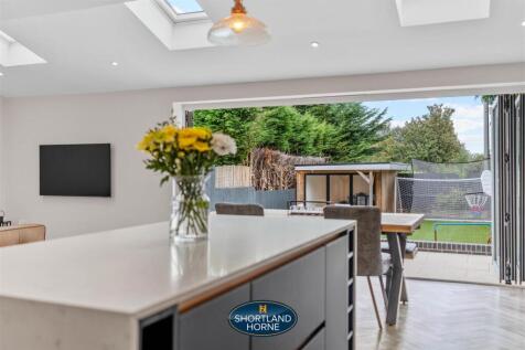 kitchen/dining/family room