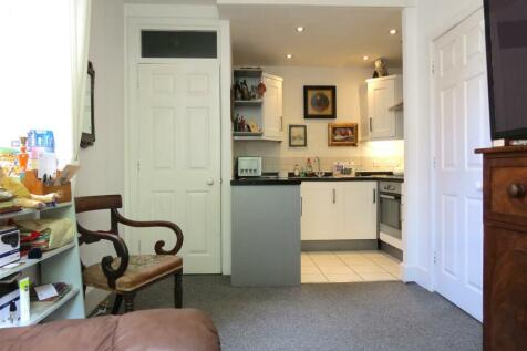 5 Watergate -NEW KITCHEN.JPG